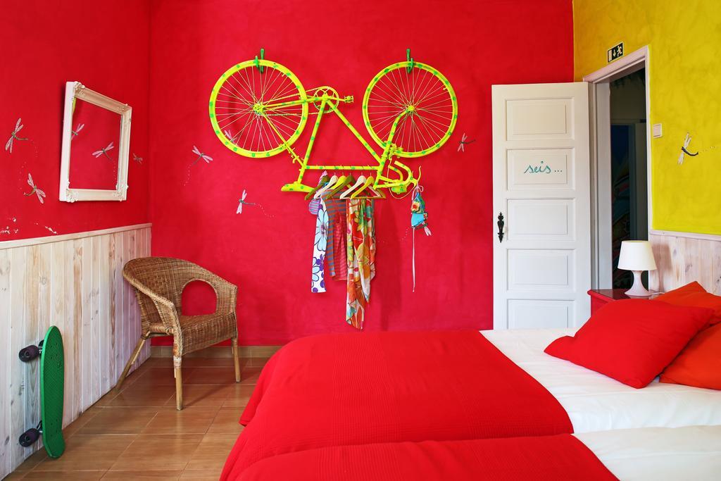 Chill In Ericeira Surf House Hostel Room photo